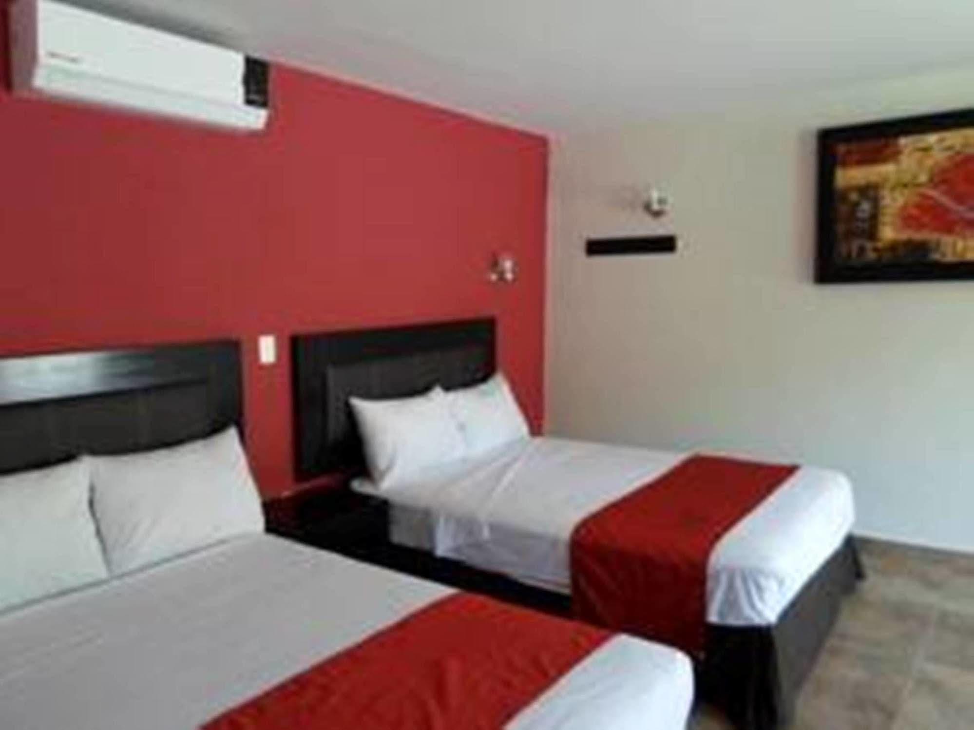 Hotel Montroi City Colima Exterior photo