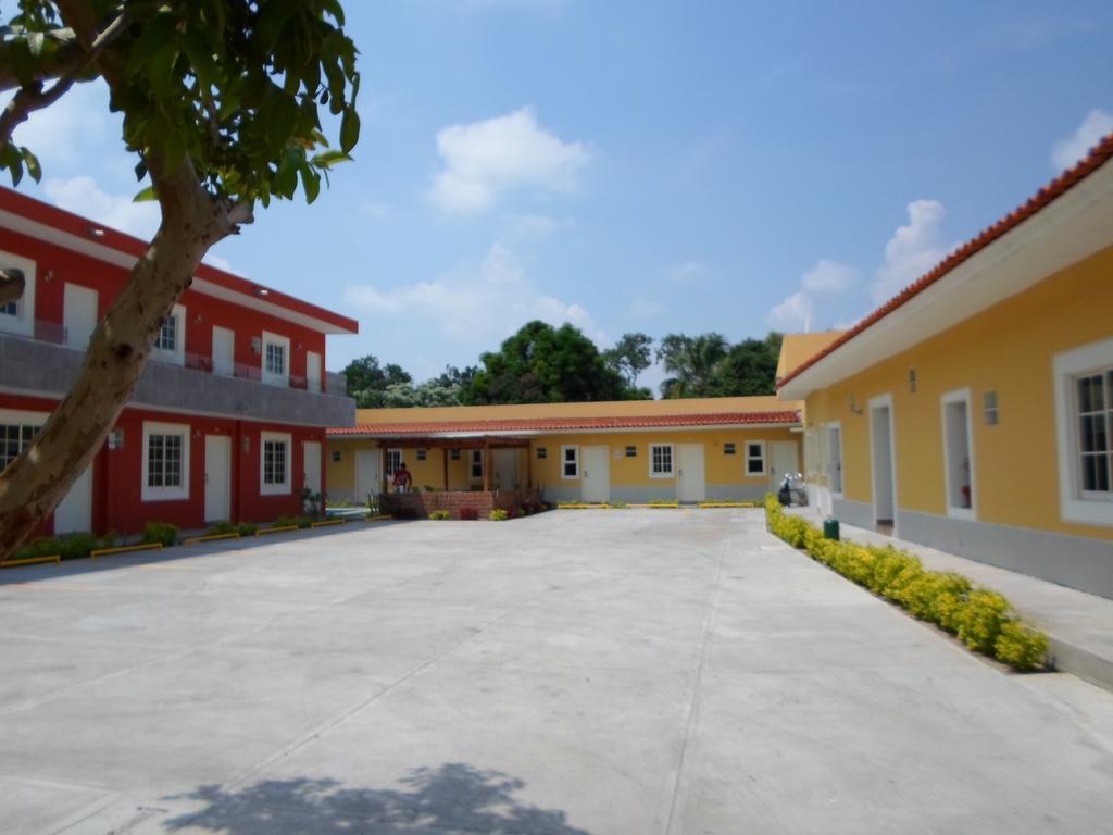 Hotel Montroi City Colima Exterior photo